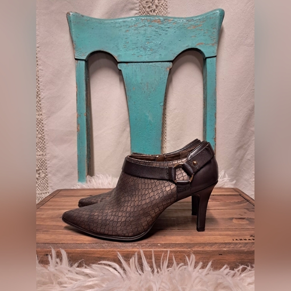 Bandolino Faux Snake Skin Heels Size 7 - Picture 4 of 10